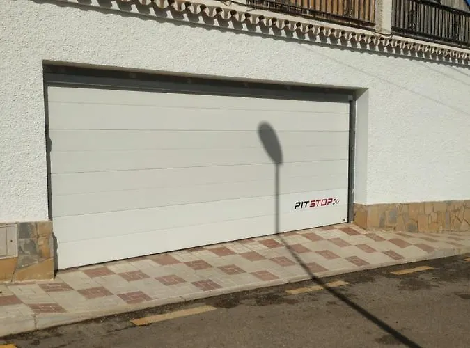 Pit Stop Apartment *